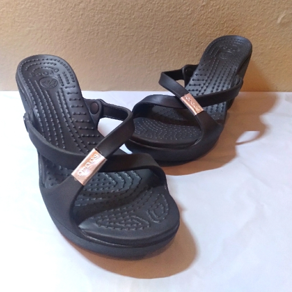 Crocs size 7